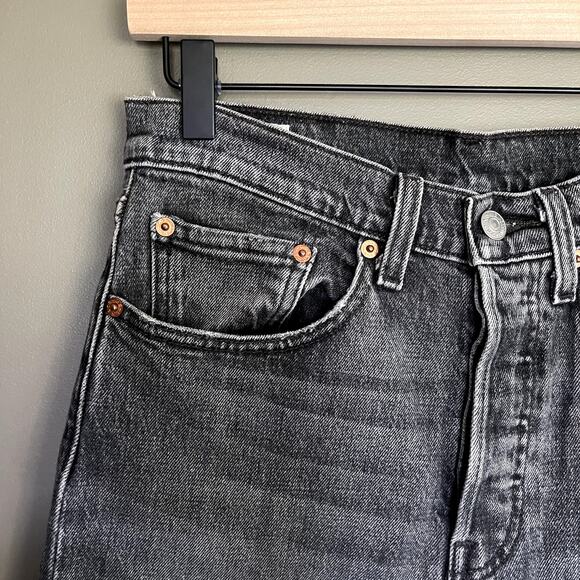 Levi’s 501 Jeans in Coal Black Size 26 High Rise Premium Denim Mom Jean Tapered - Picture 8 of 16